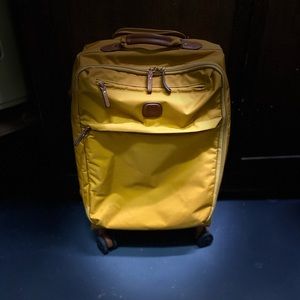 Bric’s X-Travel Spinner 4 wheels yellow.